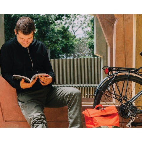 e-Joe KODA Sports Class - Electric Commuter Bike - With Rider reading a book